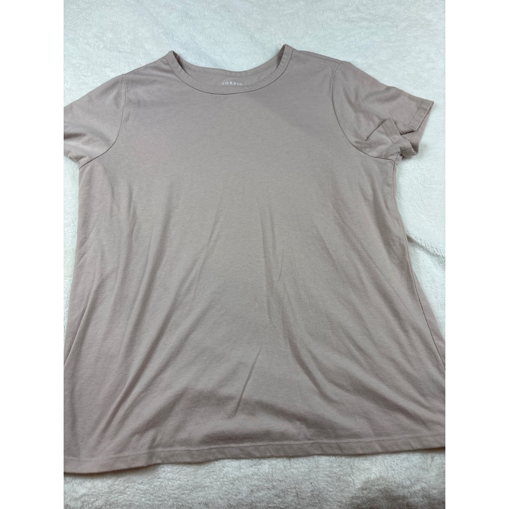 Torrid Classic Fit T-Shirt Mauve Taupe Short Sleeve Crewneck Tee Womens Size 1